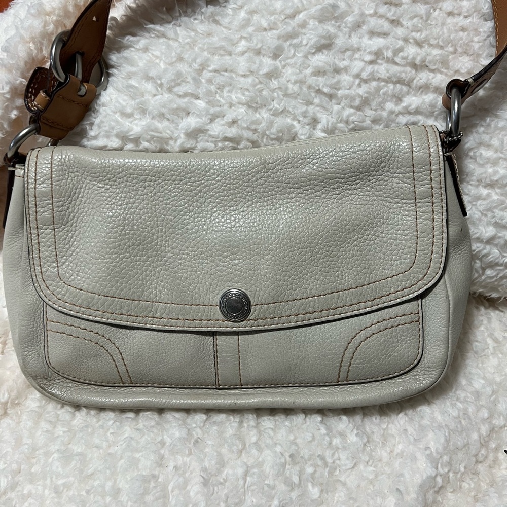 Elegant Cream Leather Shoulder Bag